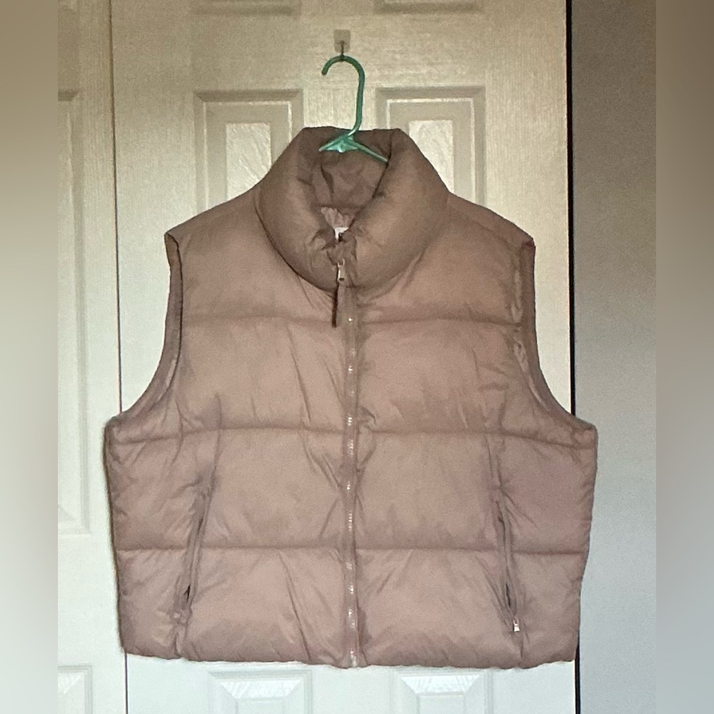 Old Navy Women's Puffer Vest - Taupe